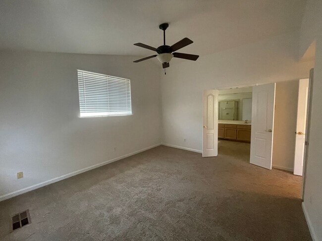 Building Photo - 3 Bedroom 3 Bath Home in West Natomas