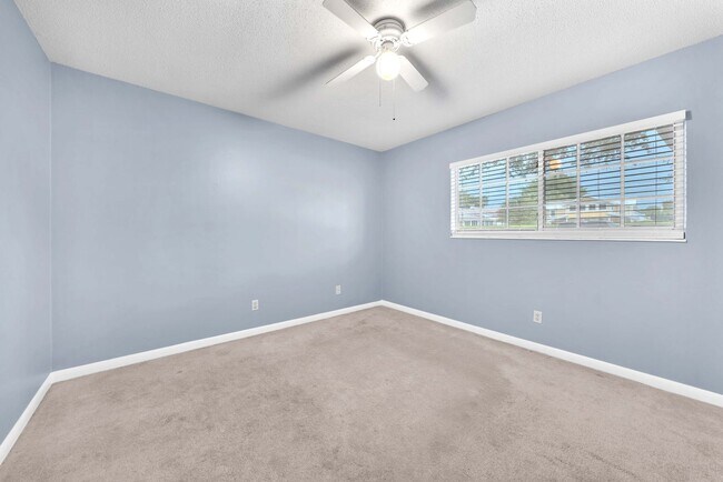 Building Photo - 2100 W Beach Dr