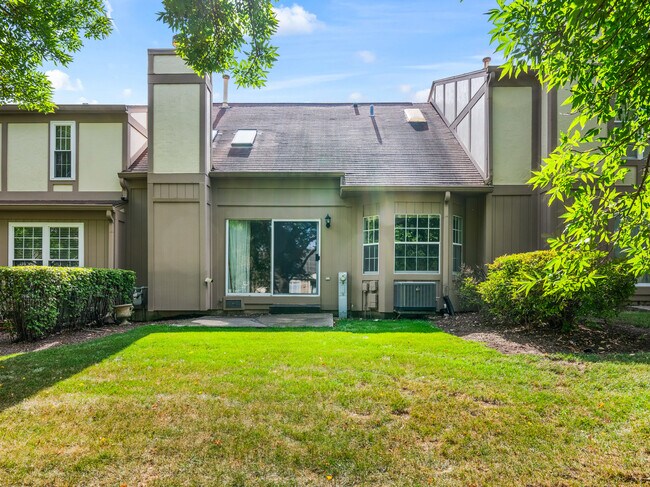 Building Photo - 4672 N Sapphire Dr