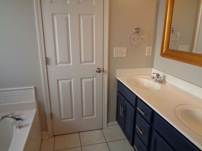 Building Photo - Kernersville Location-3 Bedroom House