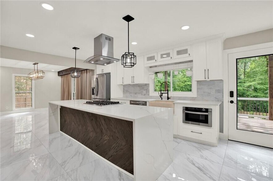 Building Photo - 3270 Brookview Dr