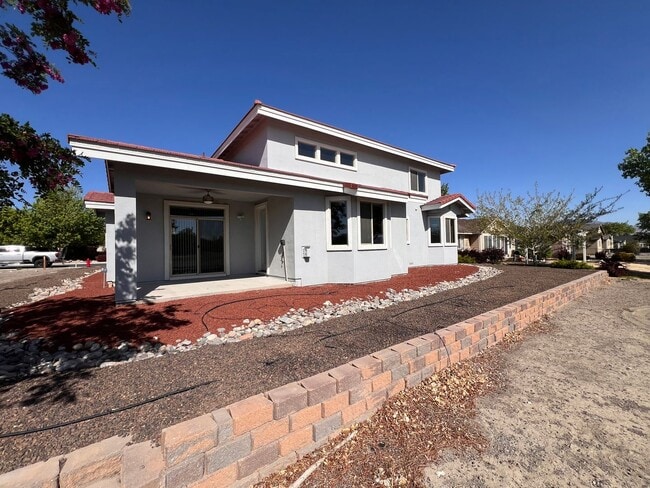 Building Photo - FANTASTIC 2 STORY HOME, 3 bedroom, 2.5 bat...