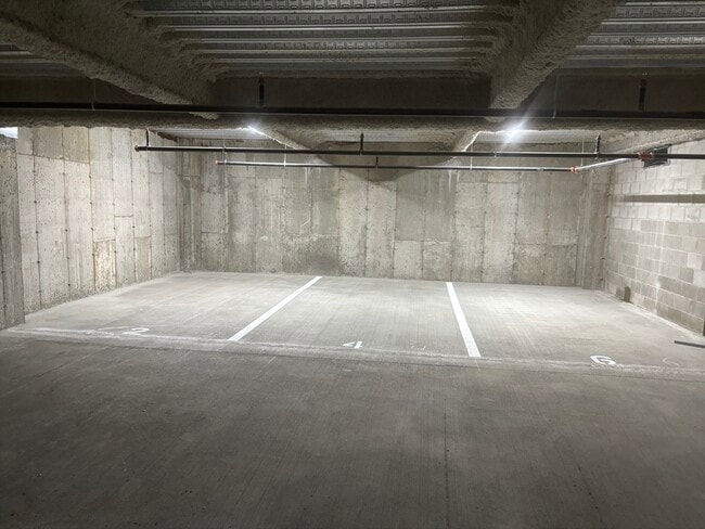 Building Photo - 1391 Main St