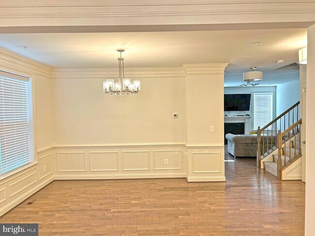 Building Photo - 3332 Burton Dr
