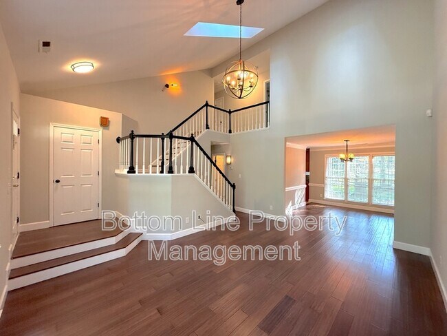 Building Photo - 2321 Heathershire Ln