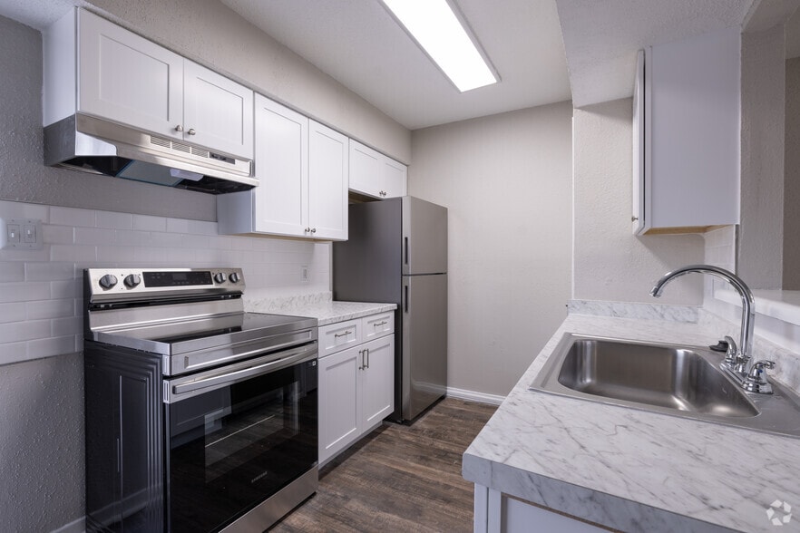 Primary Photo - Signature at Southfield Apartments