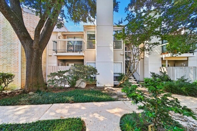 Primary Photo - 7900 N Stadium Dr