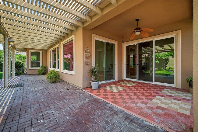 Building Photo - 60543 Desert Shadows Dr