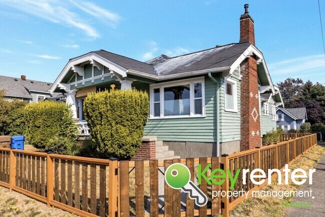 Building Photo - Spacious Craftsman in Lincoln District wit...