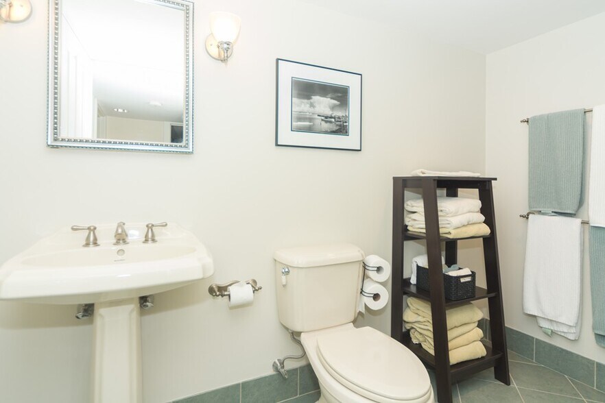 Building Photo - 53 Winslow Rd