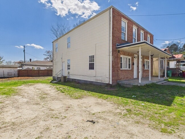 Building Photo - 1454 Ferndale Ave