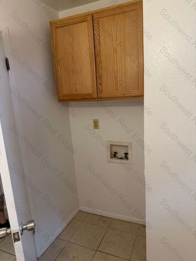 Building Photo - Cute 3 bedroom 1 bath home.