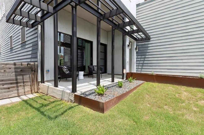 Building Photo - 7400 Annette Cove