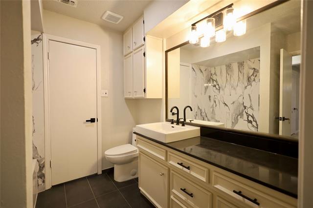 Building Photo - 905 Pine Tree Ln