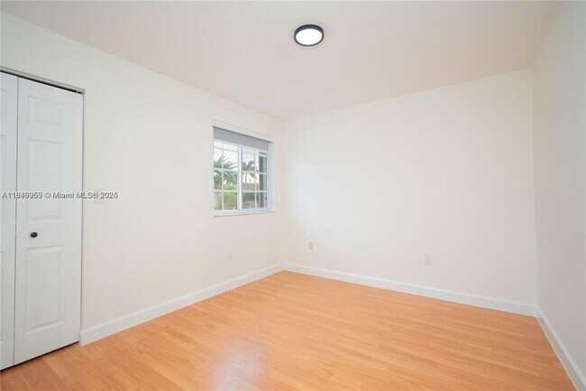 Building Photo - 7042 NW 114th Ct