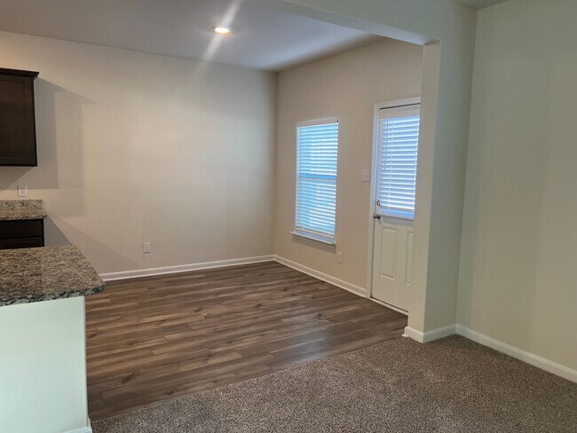 Building Photo - Room in House on Serena Dr