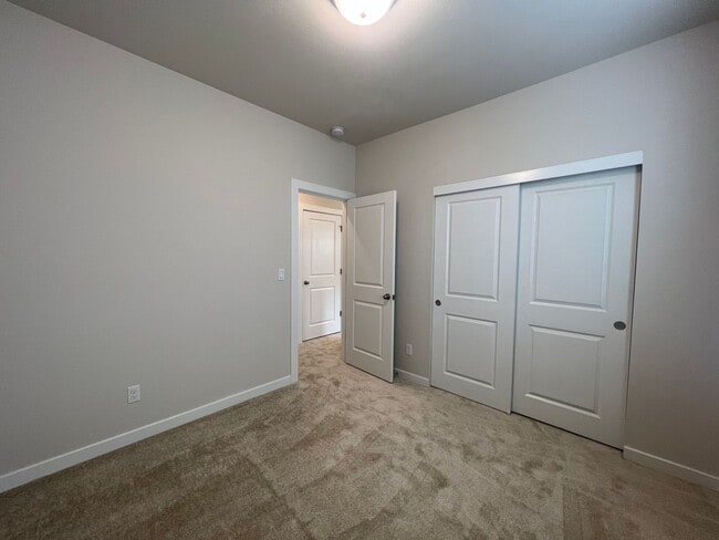 Building Photo - SHOWING 6/7 or SOONER with Advance Appoint...