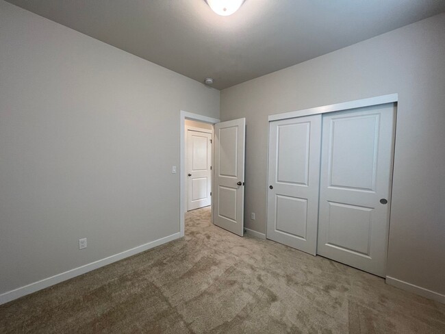 Building Photo - SHOWING TODAY in REED'S CROSSING - VIEW LI...