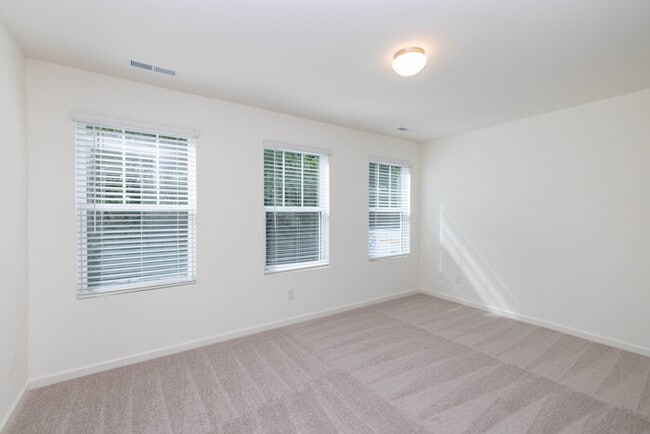 Building Photo - 2 Bedroom Townhome Main Street Pineville - MOVE IN SPECIAL 1 MONTH FREE