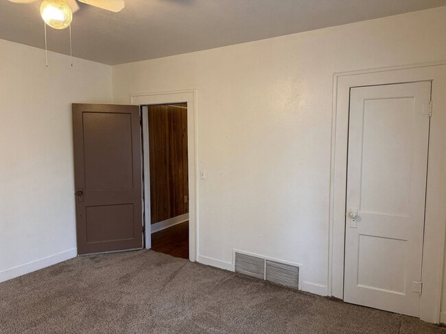 Building Photo - 5 Bed 2 Bath Home w/ 6.14 Acres In Iowa Park ISD.