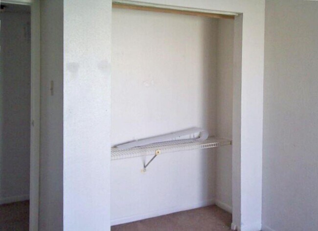 Building Photo - 2816 S Bartell Dr