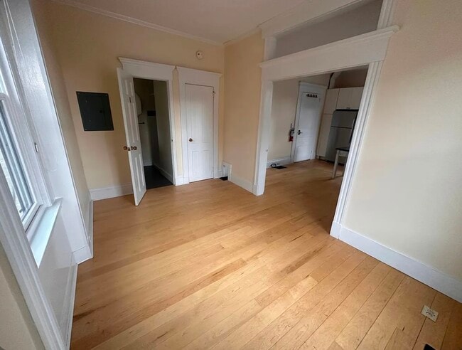 Building Photo - 33 Pine St