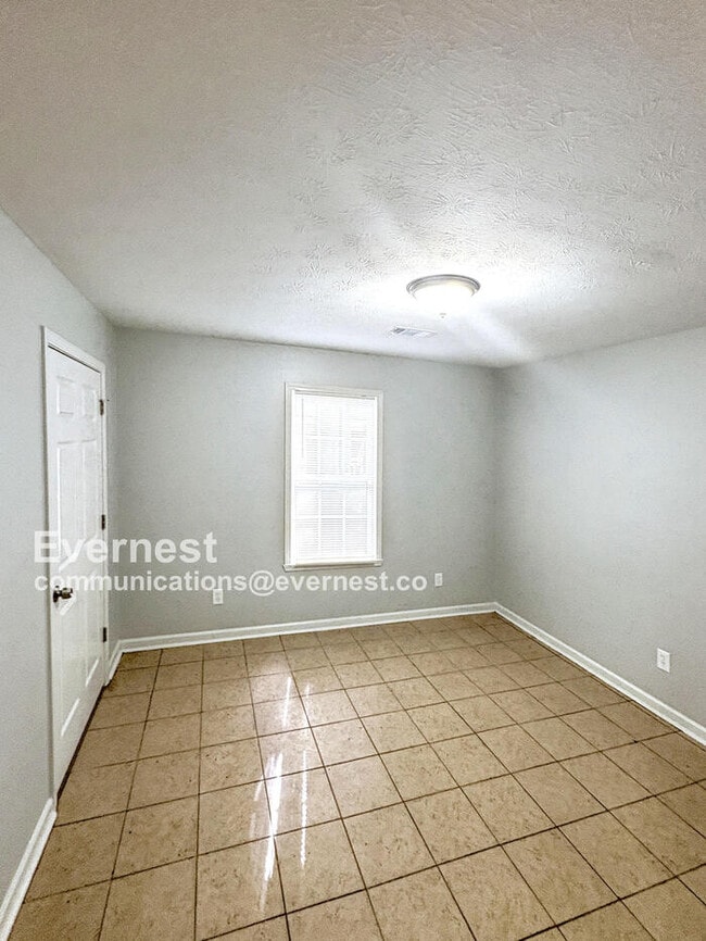 Building Photo - 909 Davis St