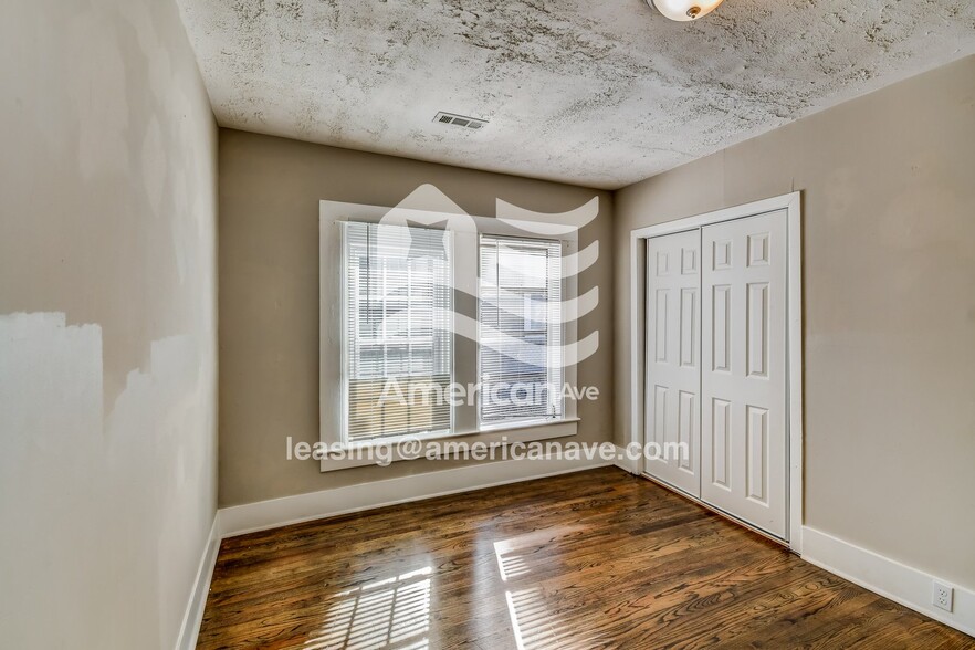 Building Photo - 1615 1st St S