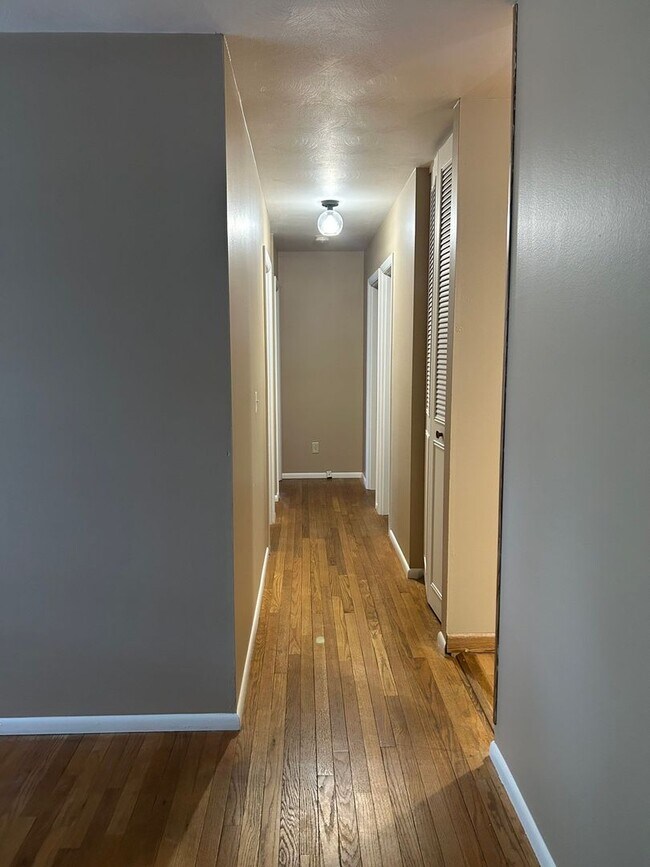 Building Photo - 3710 Hickory Ln