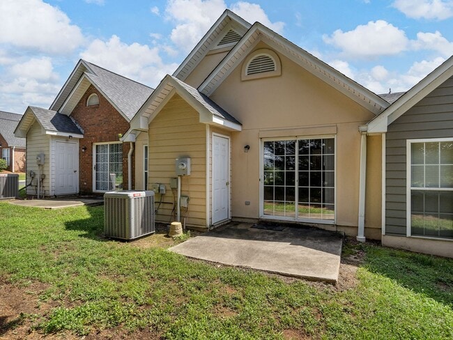 Building Photo - Newly Renovated 2BR, 2 BA in Greer SC