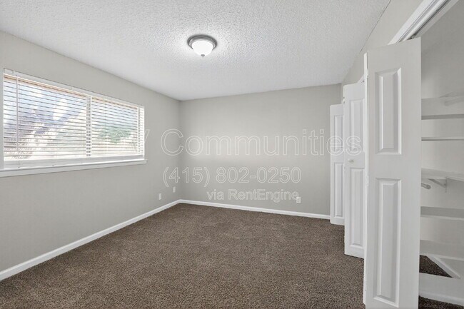 Building Photo - 936 N Las Vegas Trail