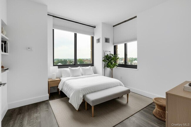 Building Photo - 175 Huguenot St