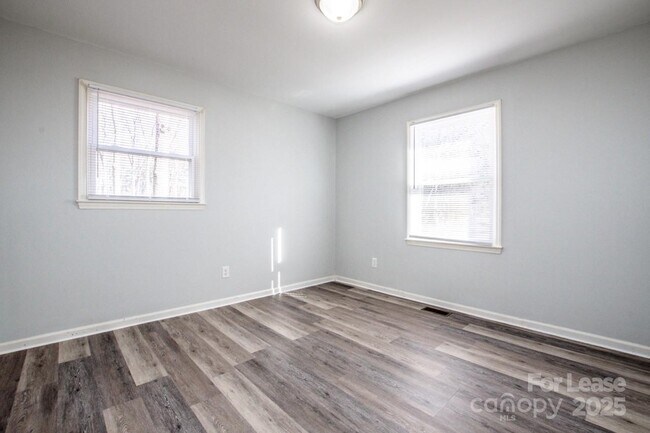Building Photo - 1159 Camp Creek Rd