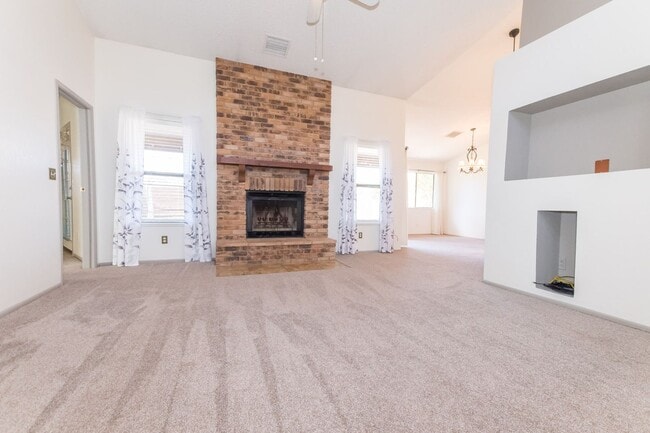 Building Photo - Beautifully Updated 2BR/2BA Home – Near Fort Huachuca