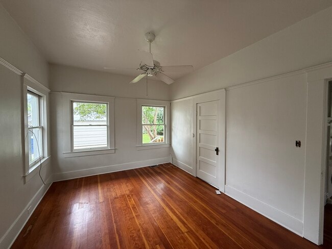 Building Photo - 1364 N Wilson Ave