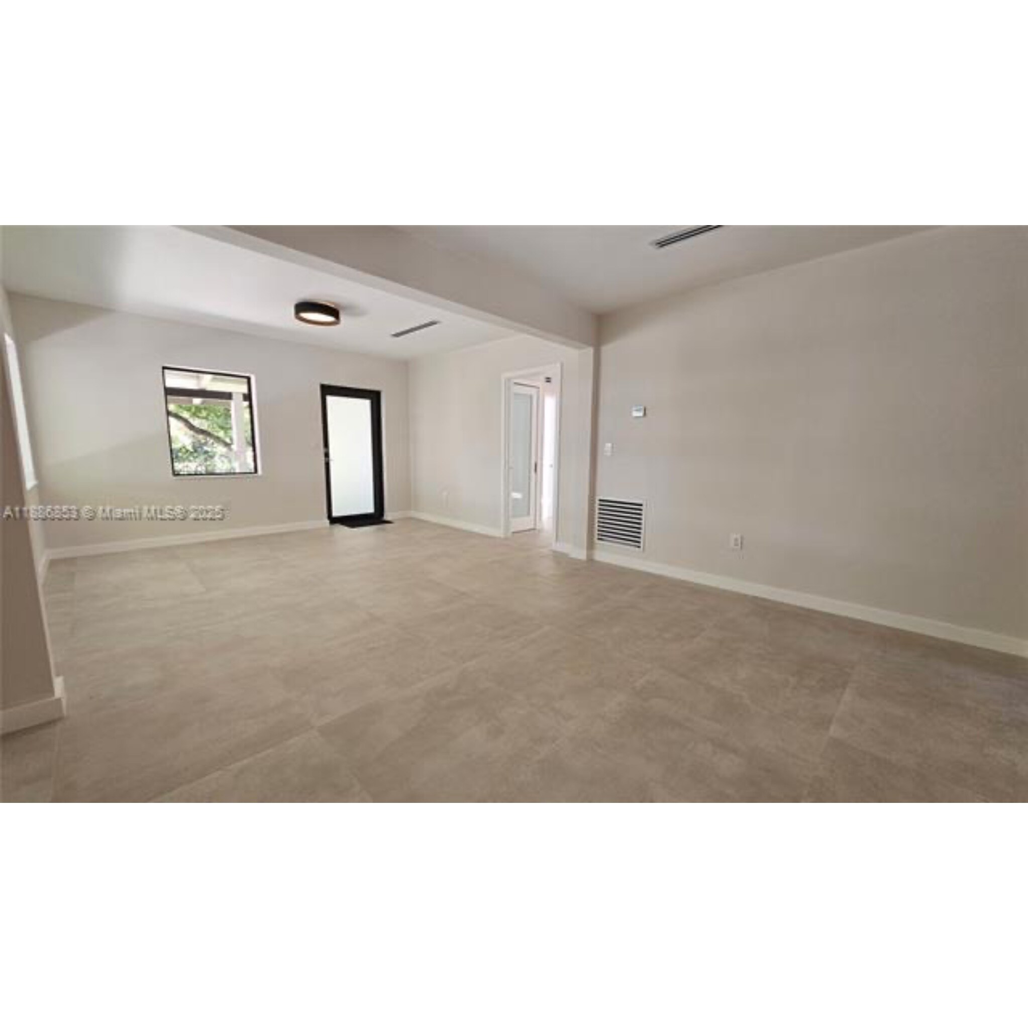 Building Photo - 424 NE 63rd St