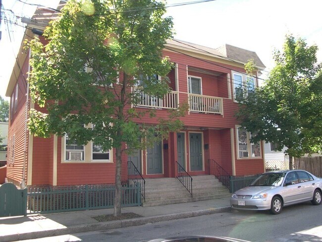 Building Photo - 46 Marion St