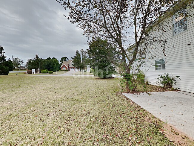 Building Photo - 300 Carriage Lake Ln