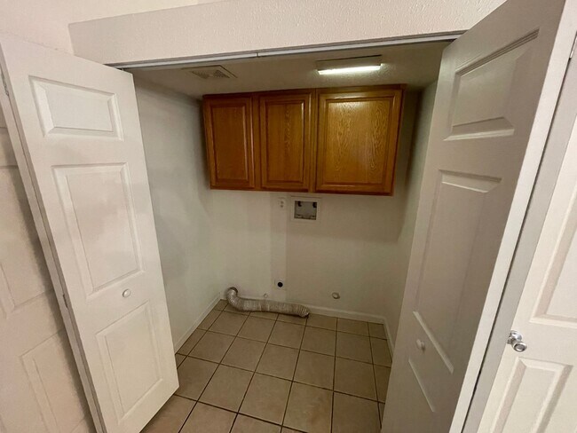 Building Photo - 14772 Holmwood Dr