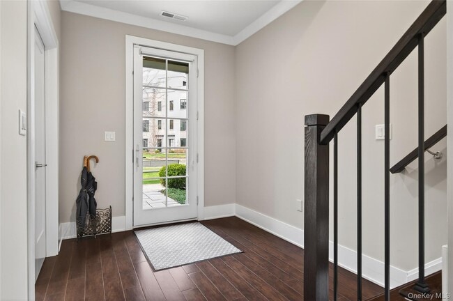 Building Photo - 348 Horseman Blvd