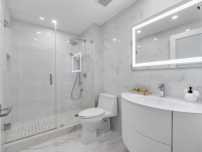 Building Photo - 3100 N Ocean Blvd