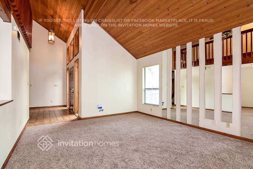 Building Photo - 10207 N Hyaleah Rd