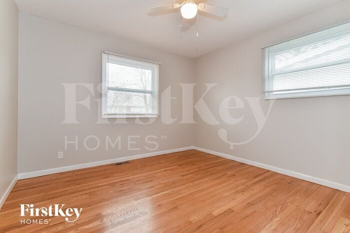 Building Photo - 370 Falcon Dr