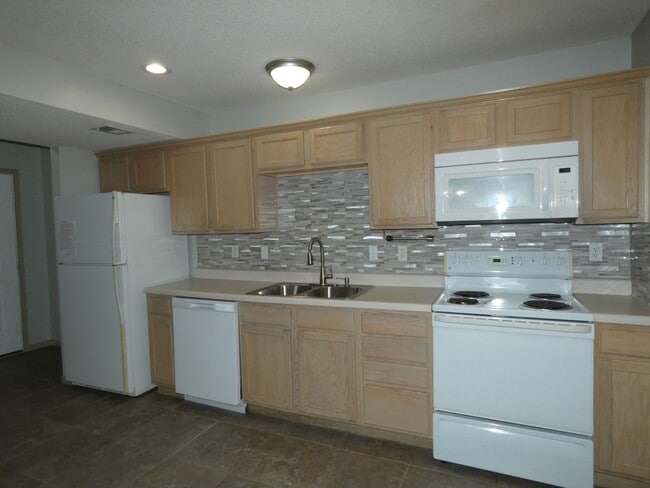 Building Photo - 8031 N Lawn Ave