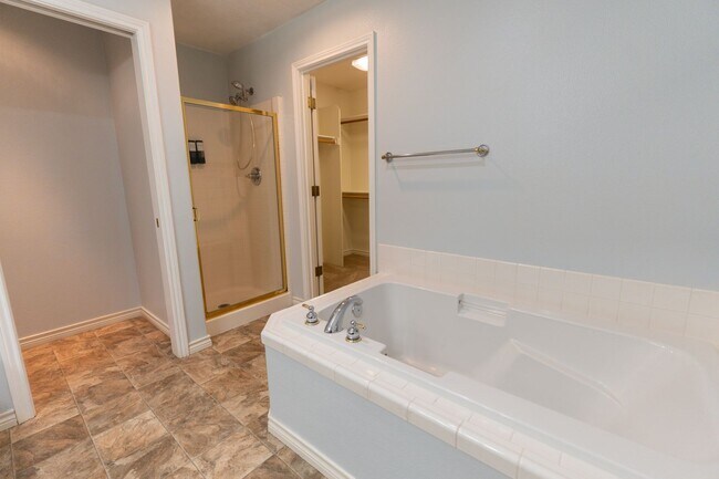 Building Photo - 16130 SW Loon Dr