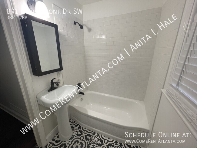 Building Photo - 871 Laurelmont Dr SW