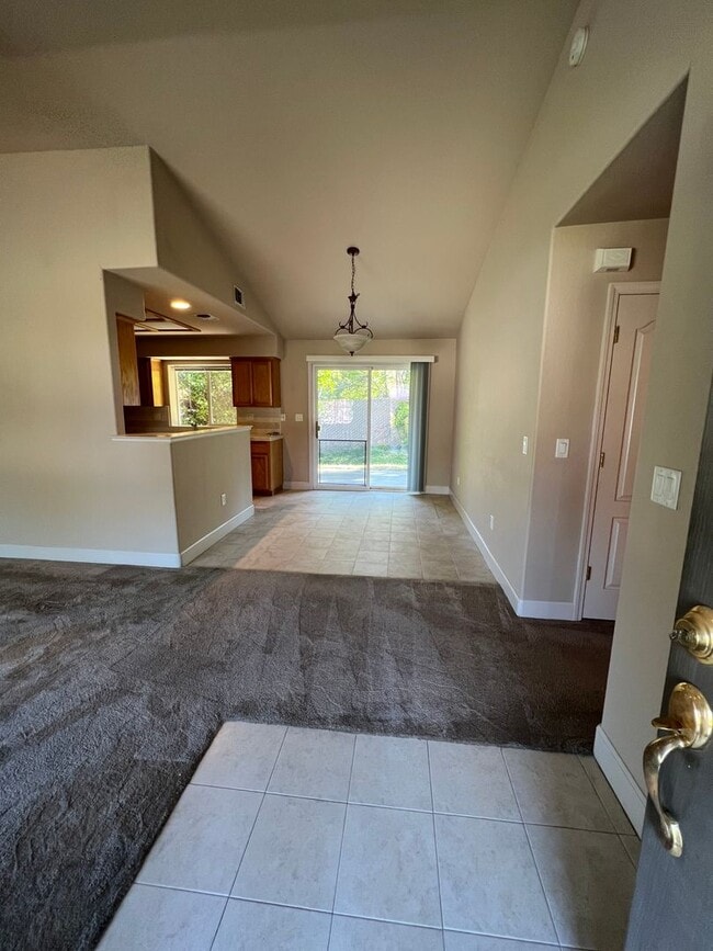 Building Photo - Edgewood