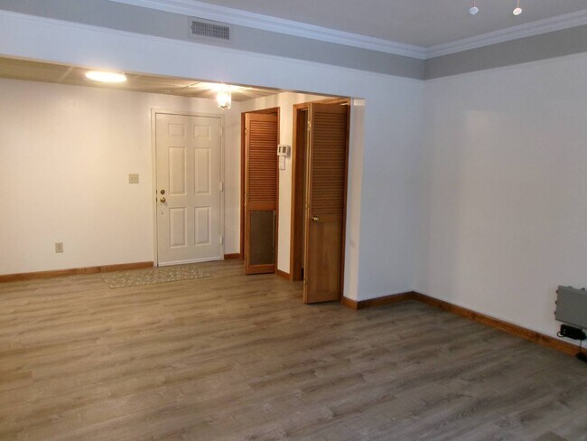 Building Photo - 222 S Ten Broeck St