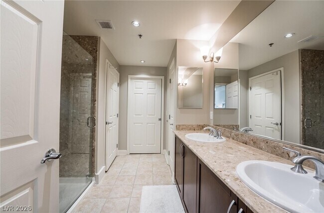 Building Photo - 150 S Las Vegas Blvd