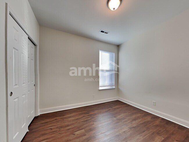 Building Photo - 310 Sanctuary Park Dr